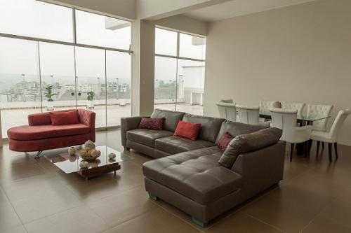 Vendo Hermosa Casa de 4 pisos en Urb. Las Casuarinas Sur.