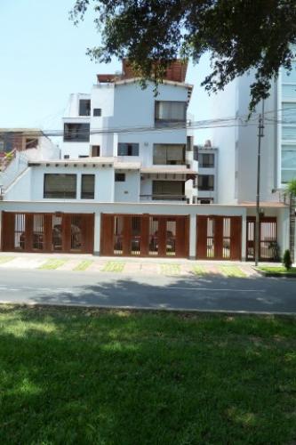 Venta de Acogedor Departamento Frente a Parque en San Borja