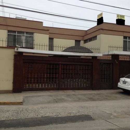 Casa como terreno en Santiago de Surco 