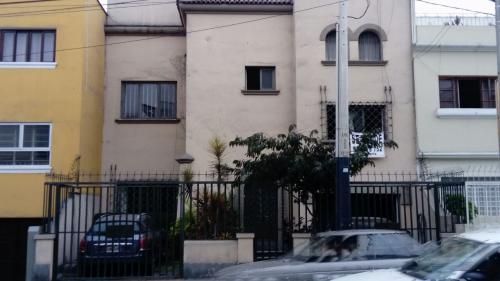 CASA COMO TERRENO en VENTA en SAN ISIDRO