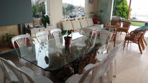 Bonita amplia y cómoda casa de playa en condominio privado con 7 dormitorios.