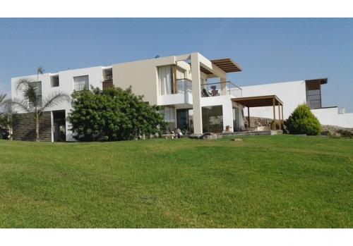 Bonita amplia y cómoda casa de playa en condominio privado con 7 dormitorios.