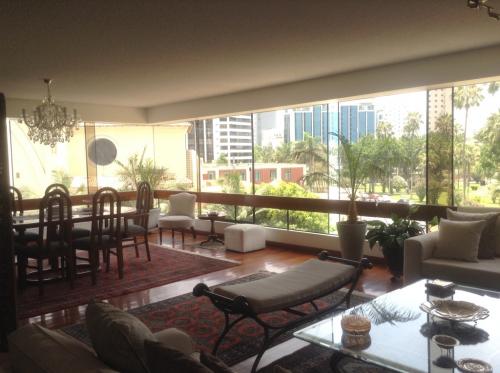 Venta de Espectacular Departamento en Malecón Armendariz