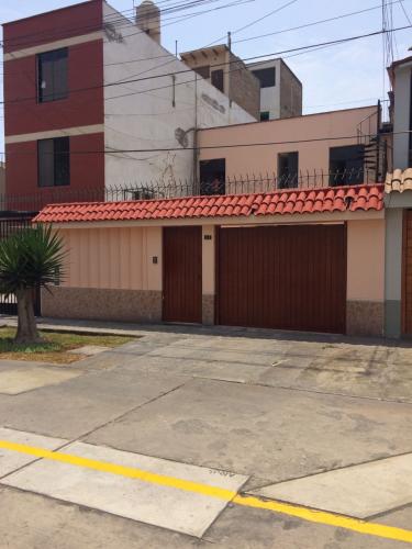 Venta de Casa en Calle Luis Sologuren - Surco