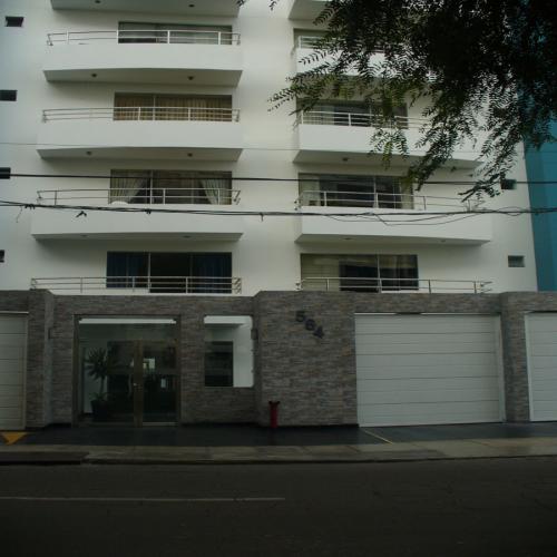 MAGDALENA, URB.  PERSHING – VENDO  DPTO. CON COCHERA