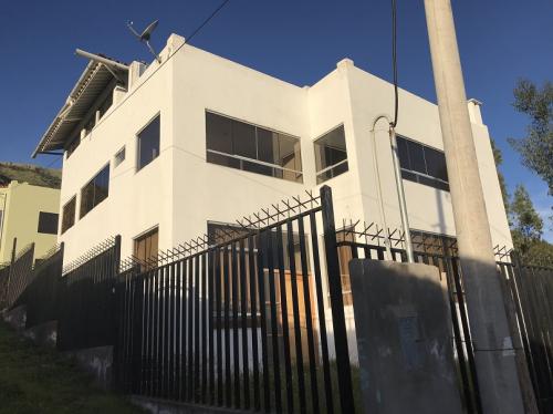 Amplia y Moderna Casa en Ticapata