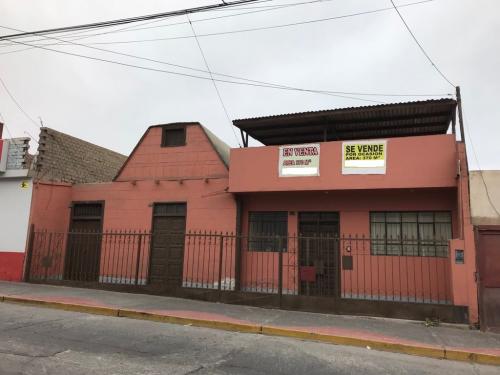 Terreno con casa pequeña