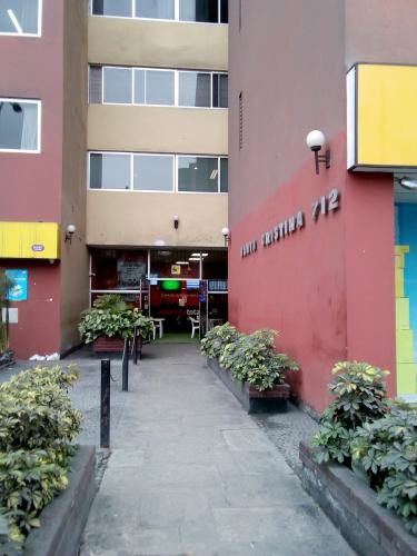 MIRAFLORES. ALQUILO.   DPTO.  AMOBLADO CON COCHERA.