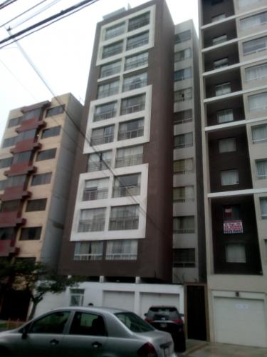 JESUS MARIA – VENDO CONFORTABLE DEPARTAMENTO CON COCHERA.