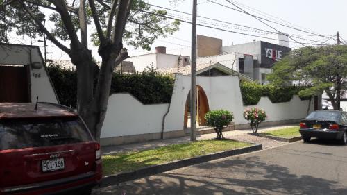 LA MOLINA, CALLE ISLAS VÍRGENES CDRA. 1 - VENDO CASA