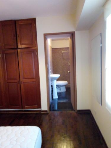 MIRAFLORES ALQUILO   DPTO.  AMOBLADO CON COCHERA.