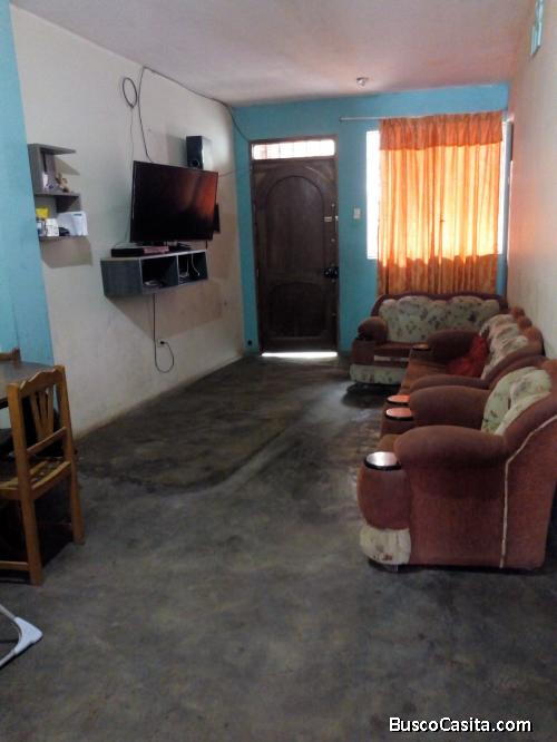 Casa dos pisos todos los servicios, documentos en regla, trato directo con el propietario