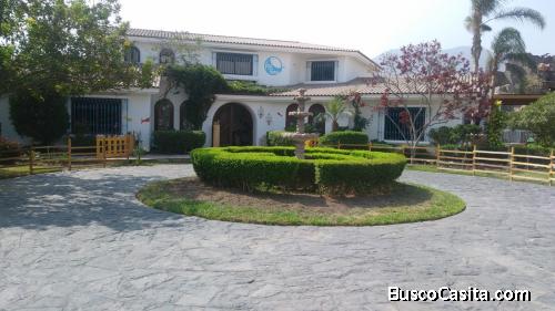 VENDO LINDA CASA EN EL SOL DE LA MOLINA