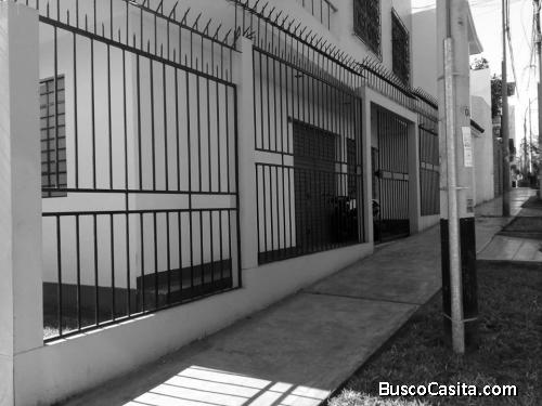 ALQUILO AMPLIO LOCAL COMERCIAL EN URB MOCHICA 180M2 