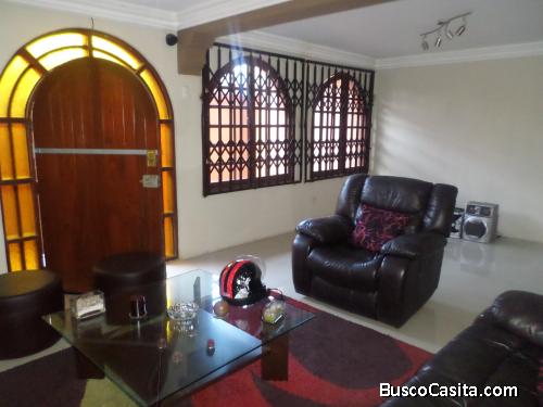 ALQUILO CASA 2 Pisos en Urb. LOS PINOS - CHIMBOTE.