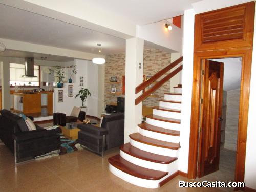 VENDO BONITA CASA MODERNA en LAS FLORES (frente a Bellamar) NUEVO CHIMBOTE. 