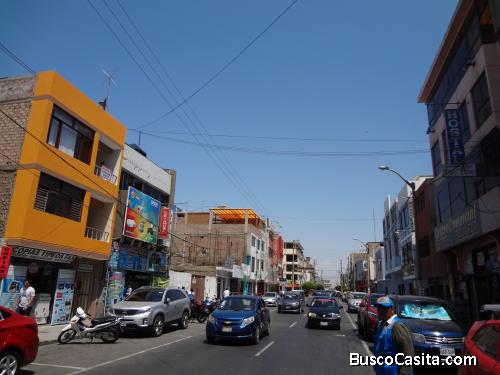 ALQUILO OFICINA 2do.PISO (En Interior) en PLENO CENTRO DE CHIMBOTE. 