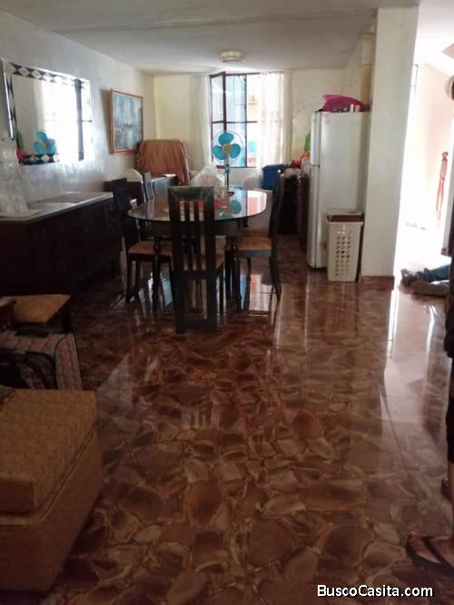 ALQUILO CASA 2 PISOS en URB. BANCHERO ROSSI - NUEVO CHIMBOTE. 