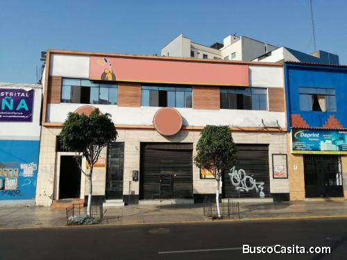 Se alquila amplio local en plena avenida Arica. Breña