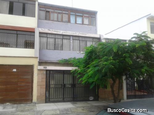 Vendo casa como terreno de 3 pisos 