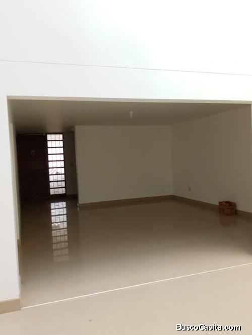 ALQUILO AMPLIO LOCAL COMERCIAL EN PLENA AVENIDA VALDERRAMA 