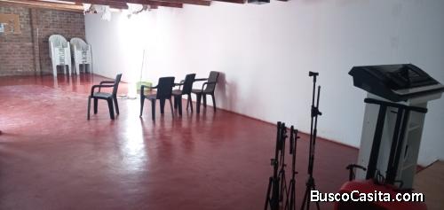 ALQUILO AMPLIO LOCAL COMERCIAL EN LA URB. EL GOLF