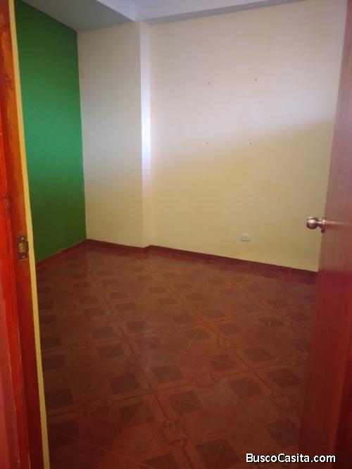 TIENE UN ESPACIO PARA TIENDA Y DOS HABITACIONES Y UN BAÑO