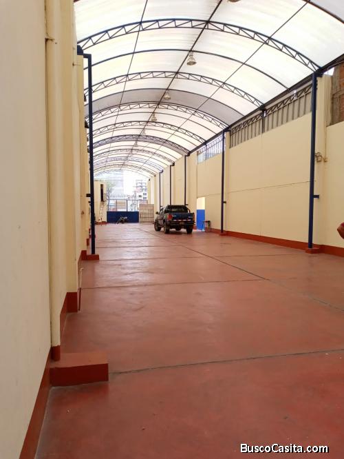 ALQUILO AMPLIO LOCAL COMERCIAL EN LA AV. MANSICHE URB. SANTA ISABEL