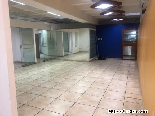 Alquilo elegante oficina 112m2  información al 960996649