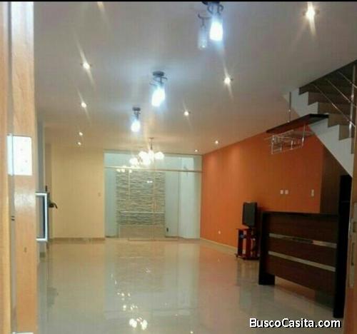 CASA DE ESTRENO DE DOS PISOS MÁS HERMOSA AZOTEA EN URB. LAS PALMAS