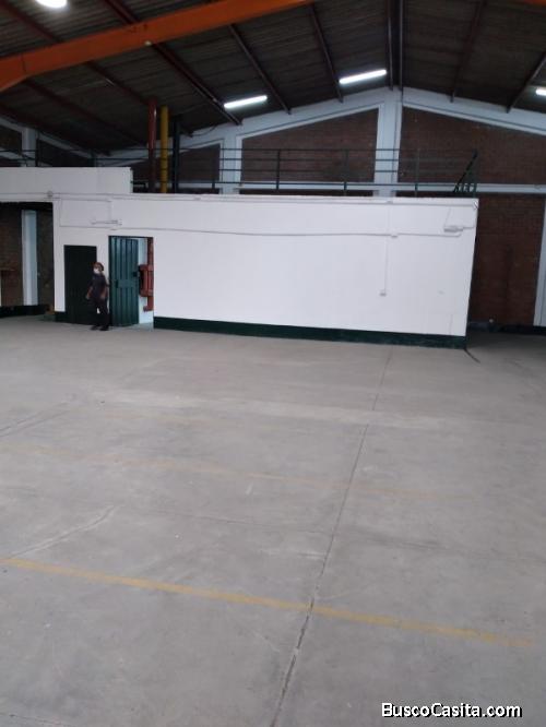 Alquilo local industrial de 1000 mts. cerca a la C. Central