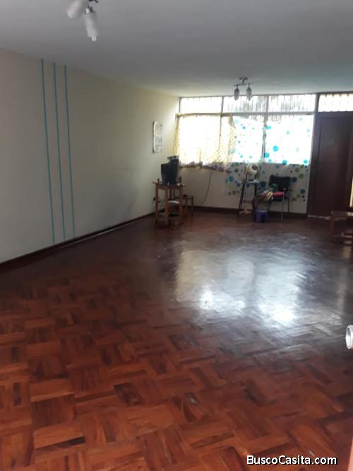 frente a parque y a plaza vea a 1cdra de la municipalidad los olivos 160m2 2 pisos