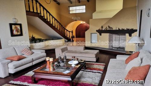 VENTA CASA REMODELADA LA MOLINA. 3 DORM 3 COCJHERAS PISCINA