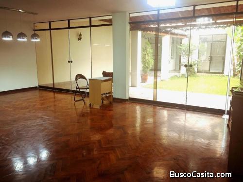 $2mil ALQUILO CASA/OFIC. + MINI EN MIRAFLORES CON 06 DORM Y DOBLE TERRAZA