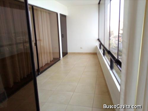 AMPLIO DEPARTAMENTO 3 DORM SIN MUEBLES FRENTE A LARCOMAR!
