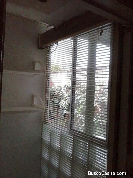 ALQUILO MINI DEPARTAMENTO Y HABITACIONES EN  MIRAFLORES.