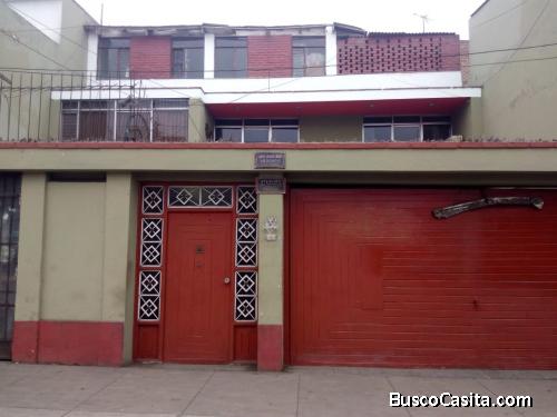 SE VENDE CASA COMO TERRENO EN EL DISTRITO DE LA VICTORIA