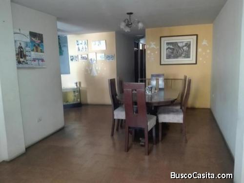 VENTA DE LINDA Y ESPACIOSA CASA DE 5 PISOS EN ZONA SEGURA