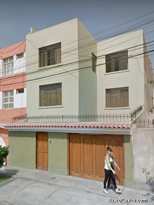 CASA DE 3 PISOS – URB. VISTA HERMOSA