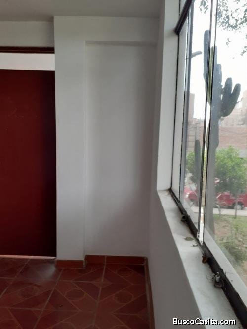 Habitación frente al parque con  baño independiente