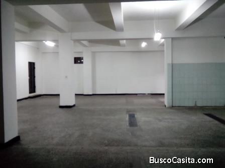 LOCAL EN ALQUILER 230m2 EN LA VICTORIA, DIVERSOS USOS