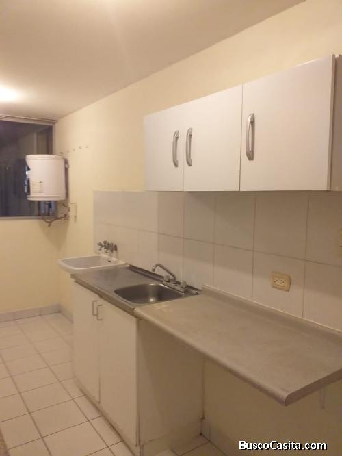 Alquilo dpto en parques de surco II 