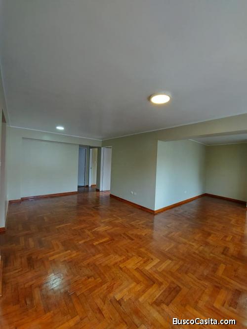 Venta de Departamento en Miraflores – Av. Benavides Frente Chilis Súper Céntrico
