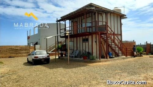 SE VENDE TERRENO C/UNA CABAÑA RÚSTICA DE DOS PISOS FRENTE AL MAR 