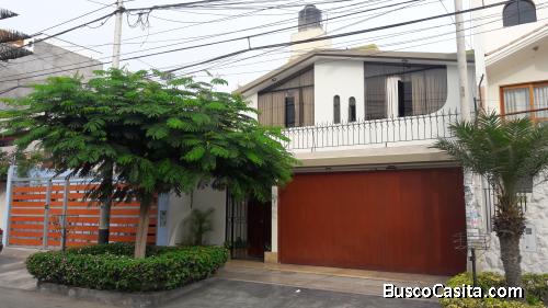 VENTA DE CASA DE 3 PISOS – CEDROS DE VILLA