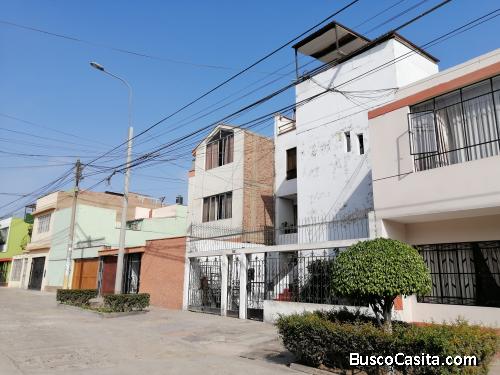 DEPARTAMENTO DE 4 HABITACIONES, 3 BAÑOS, AMPLIA COCINA - CERCADO DE LIMA 