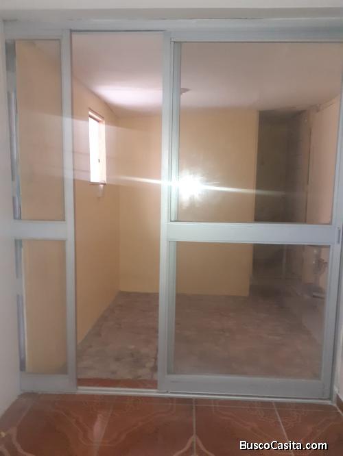 se alquila cuarto con baño propio, frente al parque Fatima