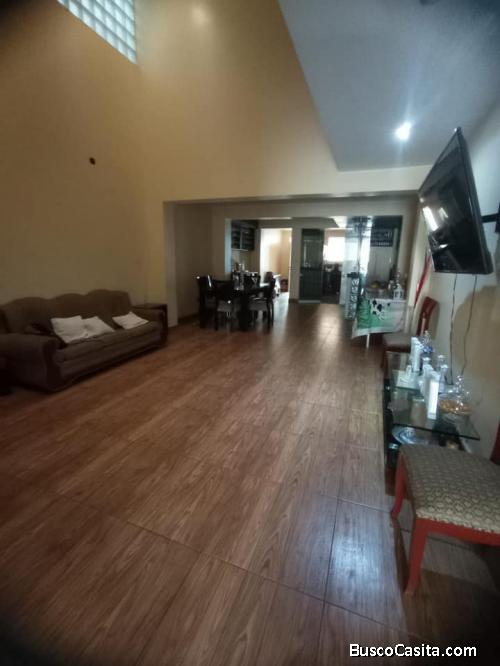 VENDO LINDA CASA EN VILLA MARIA TRIUNFO NUEVA ESPERANZA AREA 200M2 3 PISOS 