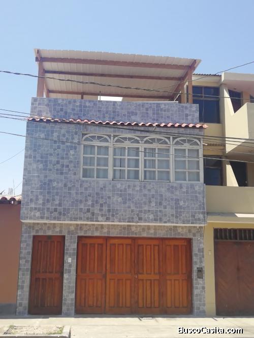 Alquiler de primer piso de casa amoblado con cochera incluida