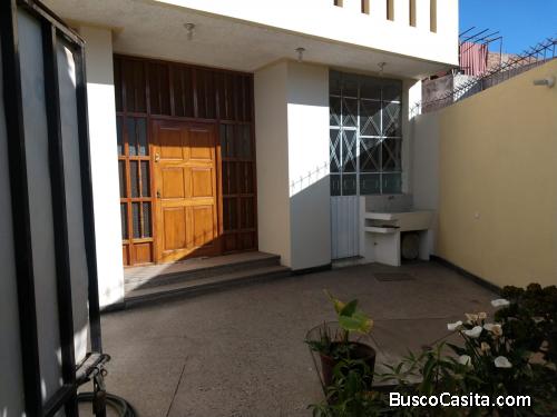 SE VENDE O SE ALQUILA VIVIENDA COMERCIAL EN AV. LA CULTURA – J.L.B. Y RIVERO (AREQUIPA)